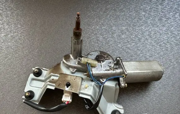 Mitsubishi Pajero Rear window wiper motor MB623360