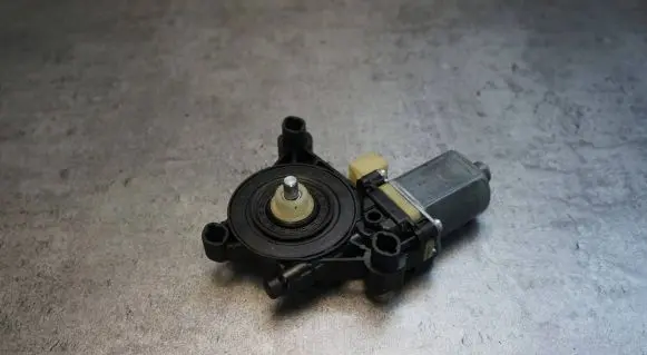 Audi TT TTS RS Mk3 8S Front door window regulator motor S850202100 0130822716