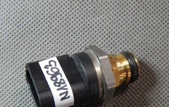 Fuel pressure sensor