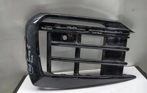 Volkswagen Touareg III Front bumper lower grill 760853665