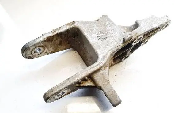Hyundai Ioniq Engine mounting bracket d0s1