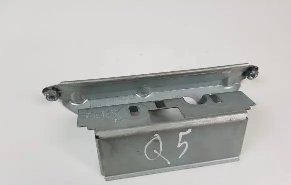 Audi Q5 SQ5 Loading door exterior handle/bracket 8R0827569