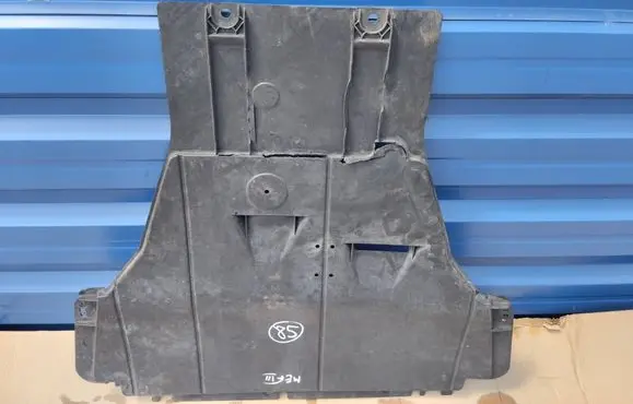 Renault Megane III Engine splash shield/under tray 758900006R
