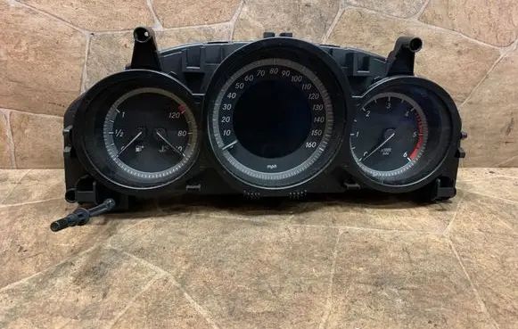 Mercedes-Benz C W204 Speedometer (instrument cluster) A2049004809