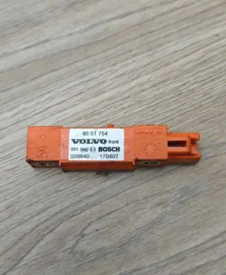 Volvo S60 Airbag deployment crash/impact sensor 8651754 170407 008840