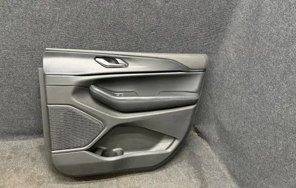 Jeep Grand Cherokee WL Front door card panel trim 20234131910 P8819475 22501A