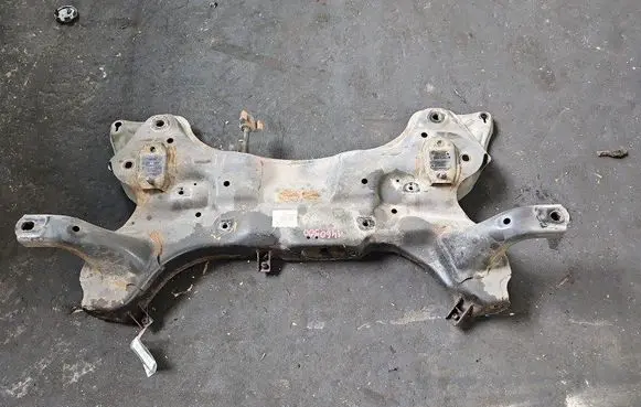 Hyundai i30 Front axle beam 62401-A6400 IMPRK1460900
