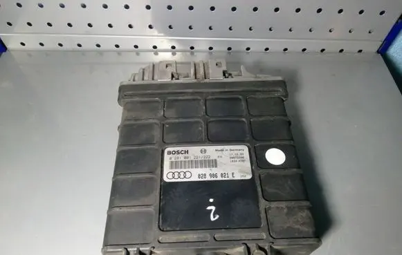 Audi 80 90 S2 B4 Air suspension control unit module (rear) 028906021E 0281001221222