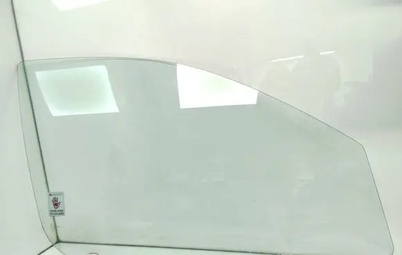 Mitsubishi Outlander Front door window glass four-door