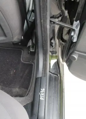 BMW M5 Rubber seal sliding door (on door) 