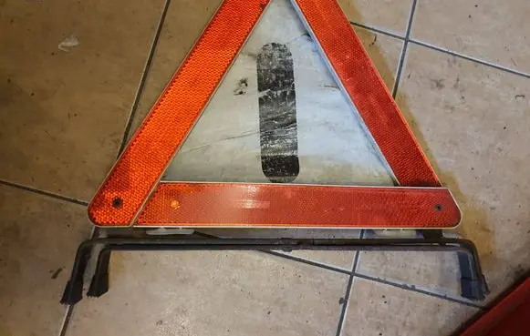 Ford Focus Emergency warning sign K23601