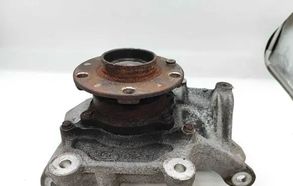 Rear wheel hub spindle/knuckle