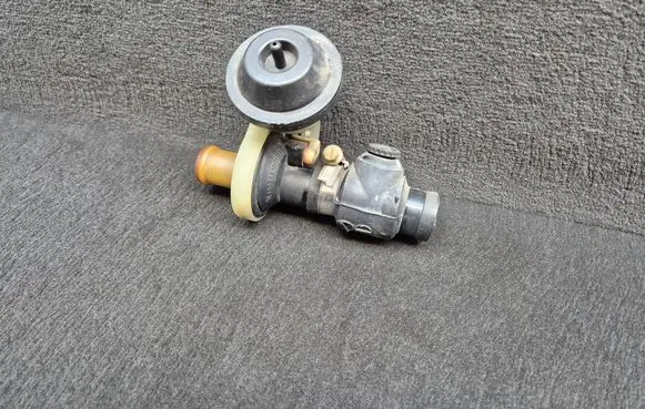 Audi A6 S6 C4 4A Coolant heater control valve 4A0819809 4A1819373F