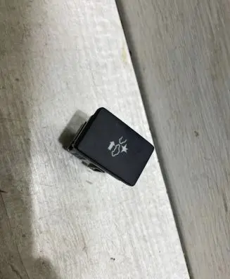 Toyota Yaris Other switches/knobs/shifts 15B424
