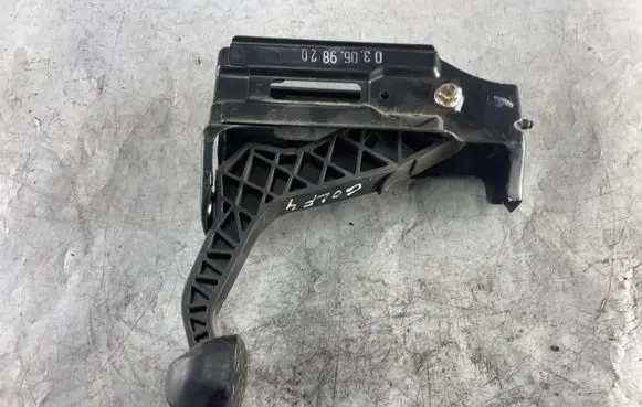 Volkswagen Golf IV Brake pedal 1j172132c