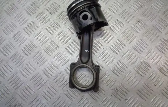 Volvo V50 Piston 
