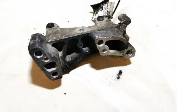 Peugeot 407 Engine mounting bracket 9645382880