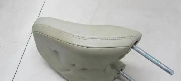 Volvo XC60 Front seat headrest 