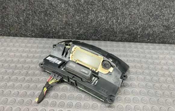 Mercedes-Benz ML W163 Clock A1635401211