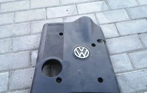 Volkswagen PASSAT B5 Engine cover (trim) 06B103935C