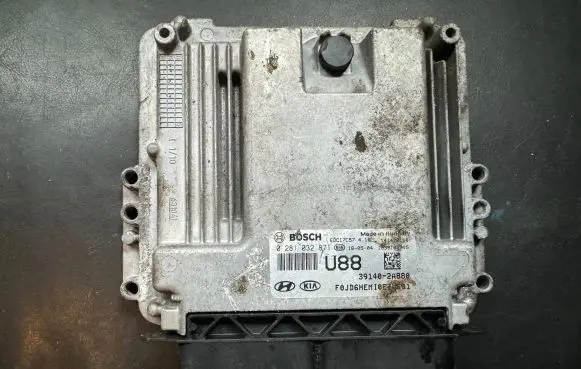 KIA Ceed Engine control unit/module 0281032871