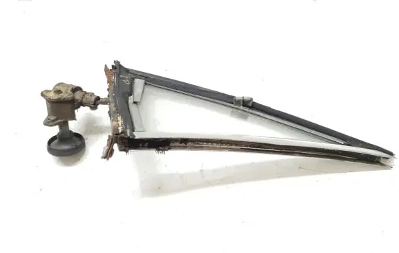Mercedes-Benz COMPAKT W115 Front triangle window/glass 