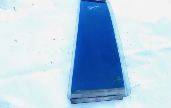 Rear vent window glass