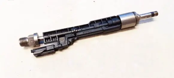 BMW 4 F32 F33 Fuel injector 0261500172 1402100406