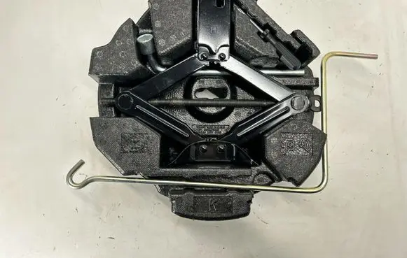 Subaru Forester SK Spare wheel mounting bracket 97032YC050 97035FJ050 97010FJ000