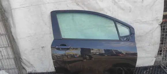 Toyota Yaris Front door 