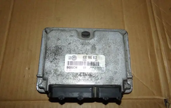 Volkswagen Golf IV Engine control unit/module 0281001759