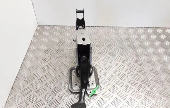 Volkswagen Touran I Brake pedal 1T1721057P 02732200 03420002