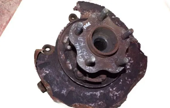 Nissan X-Trail T30 Rear wheel hub spindle/knuckle 