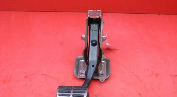 Volkswagen PASSAT CC Accelerator throttle pedal 1K1723057AL
