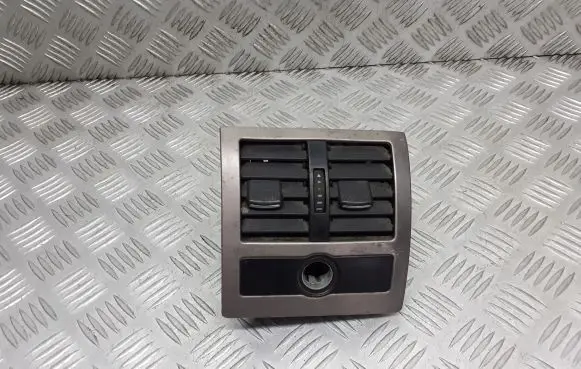 Audi A6 S6 C5 4B Rear air vent grill 4B0819203