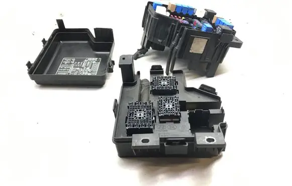 Hyundai Santa Fe Fuse module 919502B100 K5047