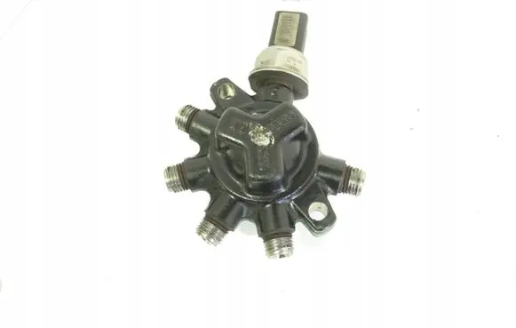 Ford Focus Fuel distributor 4M5Q9D280DA