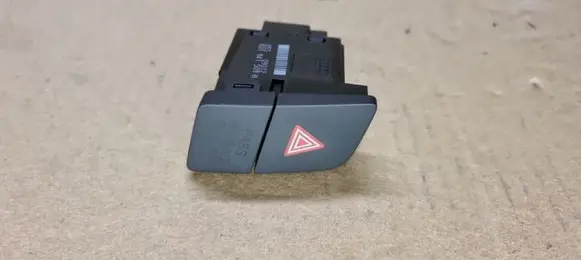 Audi Q3 8U Hazard light switch 8U1941509A