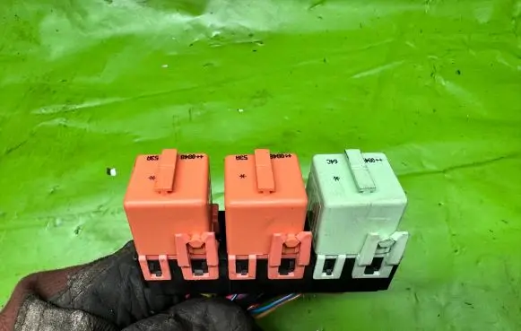 BMW 5 E60 E61 Other relay 8373700 V23134K59X312 6136
