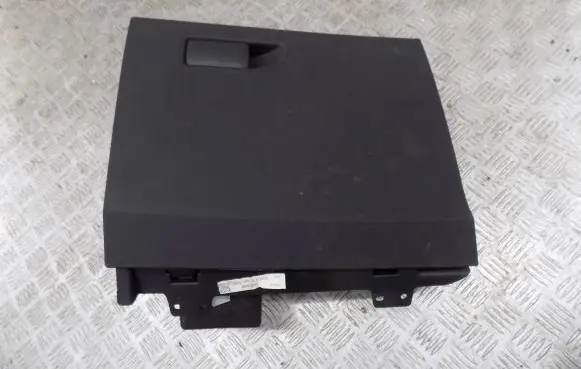 Peugeot 3008 II Glove box