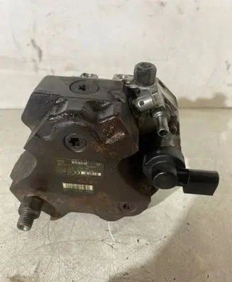 BMW 5 E60 E61 Fuel injection high pressure pump 7798333 0445010146