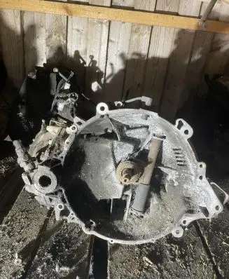 Peugeot 605 Manual 5 speed gearbox 28610221 9431195021