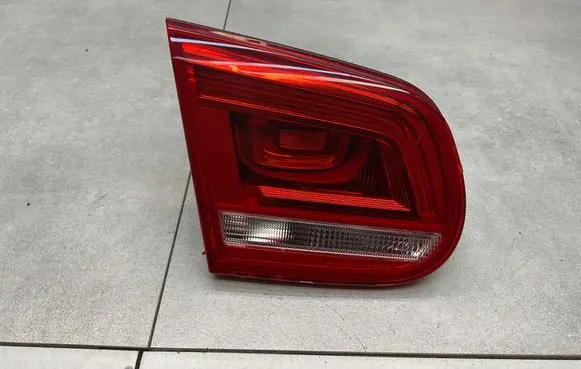 Volkswagen Eos Tailgate rear/tail lights 1Q0945093N