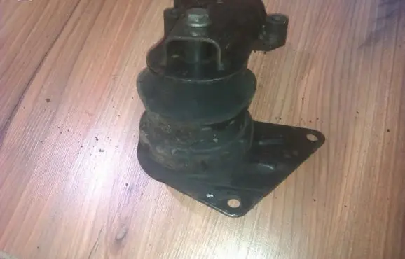 Volkswagen Polo III 6N 6N2 6NF Engine mount bracket 6n0199181c