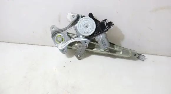 Nissan Juke I F15 Rear window lifting mechanism without motor