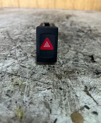 Volkswagen PASSAT B5 Hazard light switch 3B0953235