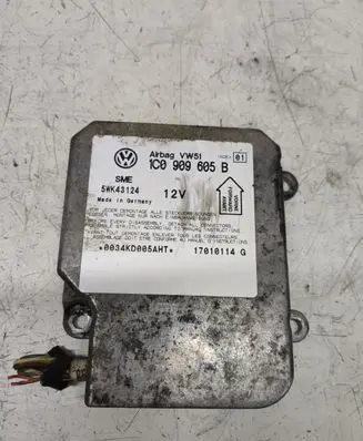 Volkswagen PASSAT B5.5 Airbag control unit/module 1C0909605B