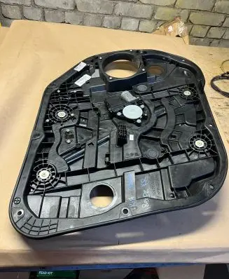KIA Carens III Front door window regulator with motor L330D578R00 82450A4010 17A060C52