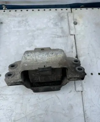 Volkswagen Golf Plus Engine mount bracket 1K0199555