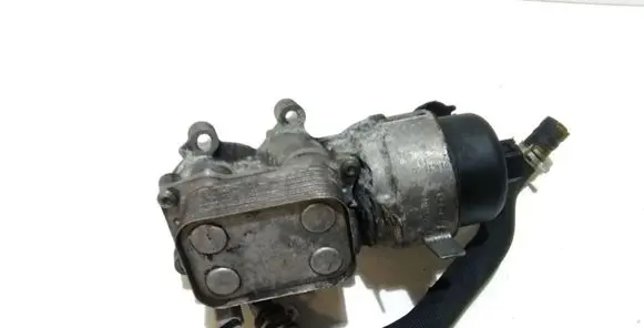 Ford C-MAX II Oil filter mounting bracket
